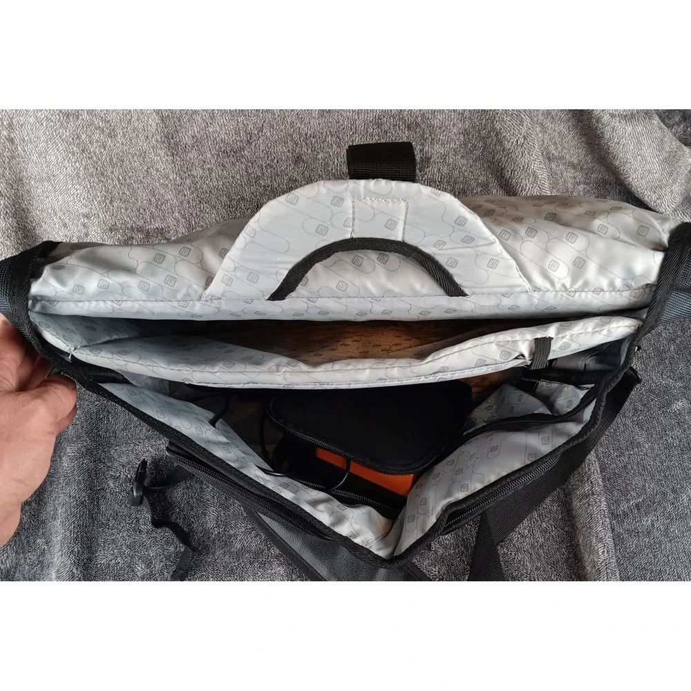 FUL Powerbag‎ Charging Messenger Bag Black Silver Tech Travel Work